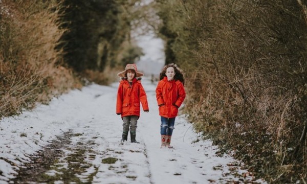 Дети просятся ходить босиком по снегу - как быть и чем всё обернётся?